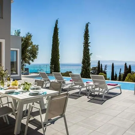 Villa Trapezaki Sleeps 6 Pool Air Con Wifi