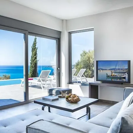 Trapezaki Sleeps 6 Pool Air Con Wifi וילה