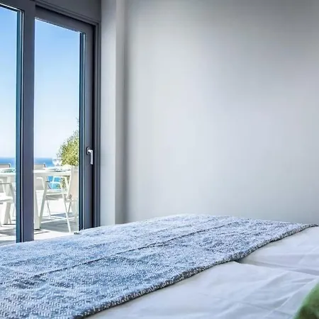 Trapezaki Sleeps 6 Pool Air Con Wifi וילה
